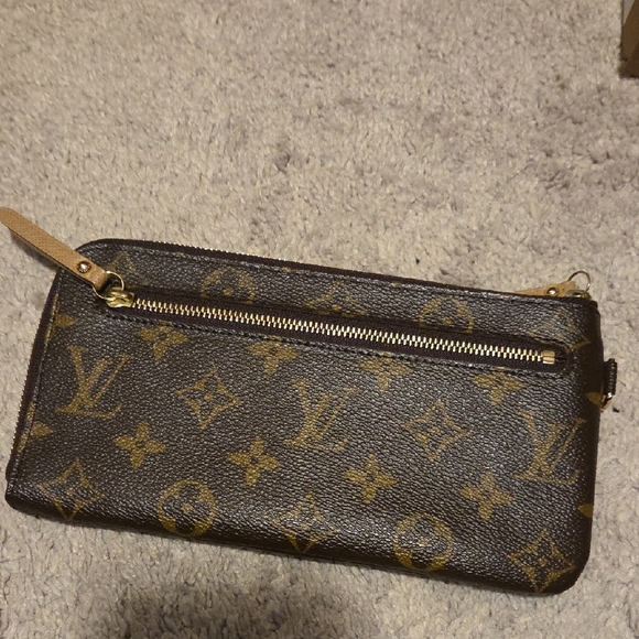 Louis Vuitton Brown and Gold Monogram Pouch - Picture 2 of 6